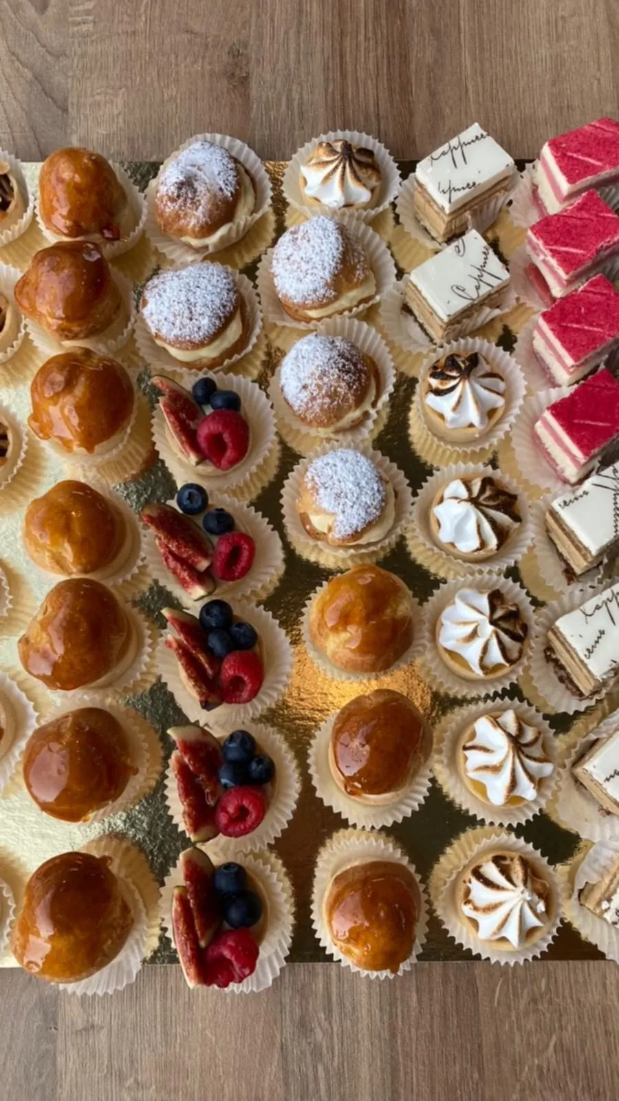 Mini-religieuses, mille-feuilles framboise, opéras