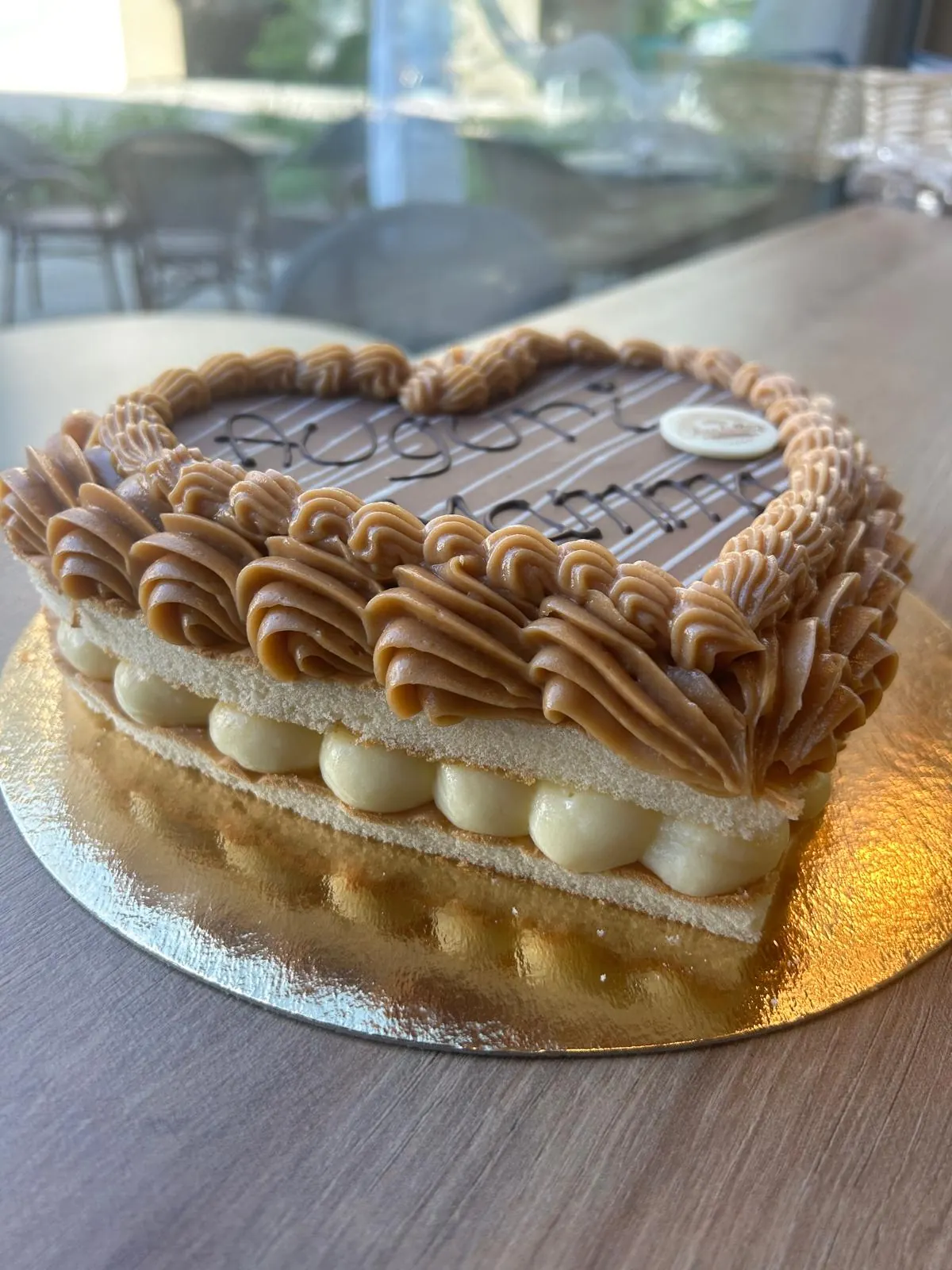 Cœur caramel ribbons sur lit de crème