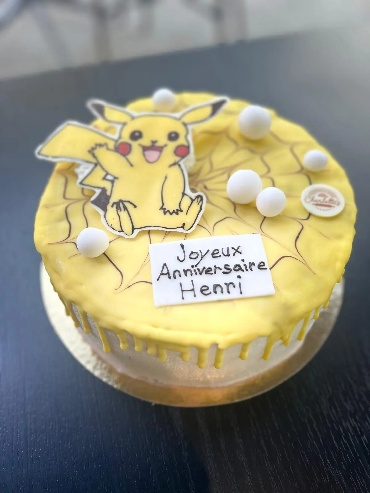 Gâteau d'anniversaire enfant sur le thème Pikachu