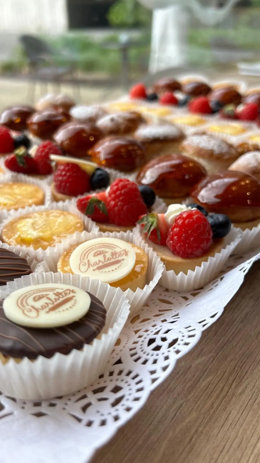 Tartelettes et petits gâteaux individuels aux fruits